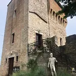Torre Caetani- Night In A Medieval Tower Gasthof 4*