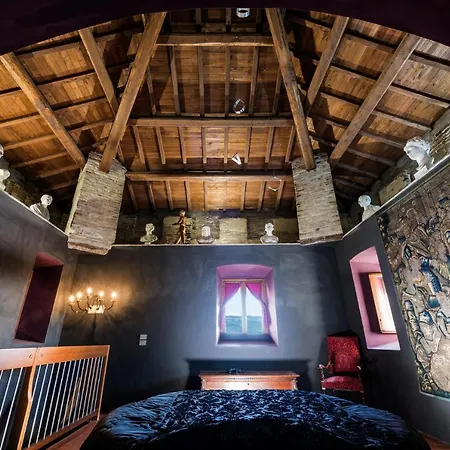 Torre Caetani- Night In A Medieval Tower 4* טודי