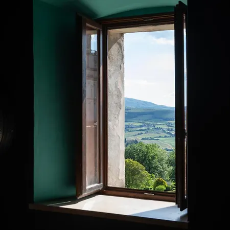 ゲストハウス Torre Caetani- Night In A Medieval Tower 4*