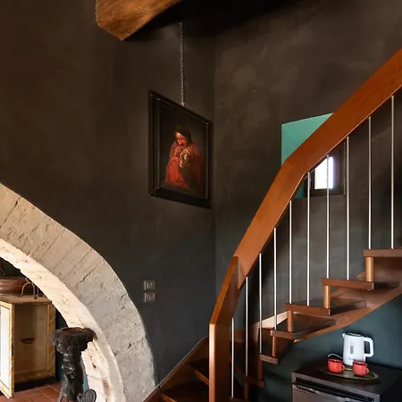 ゲストハウス Torre Caetani- Night In A Medieval Tower 4*