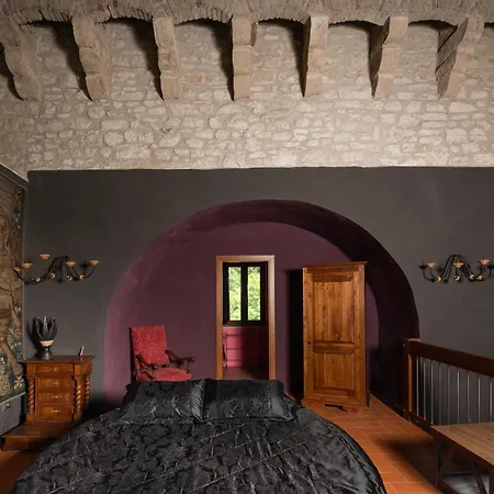 Torre Caetani- Night In A Medieval Tower ゲストハウス 4*
