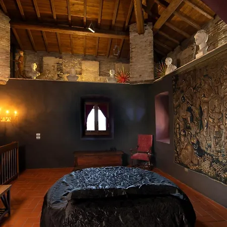 ゲストハウス Torre Caetani- Night In A Medieval Tower 4*