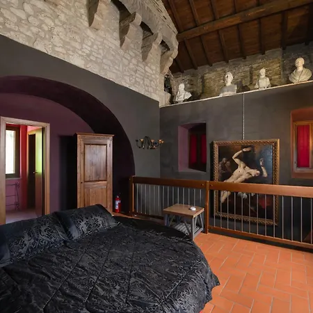 Torre Caetani- Night In A Medieval Tower Гостевой дом 4*