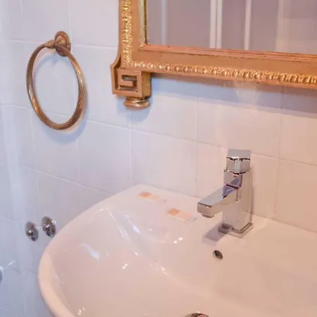 Gasthuis Torre Caetani- Night In A Medieval Tower