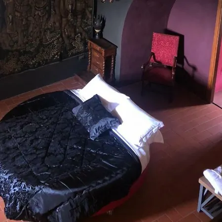 Torre Caetani- Night In A Medieval Tower Gasthuis