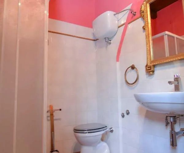 Torre Caetani- Night In A Medieval Tower Gasthof