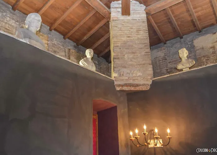 Gasthof Torre Caetani- Night In A Medieval Tower